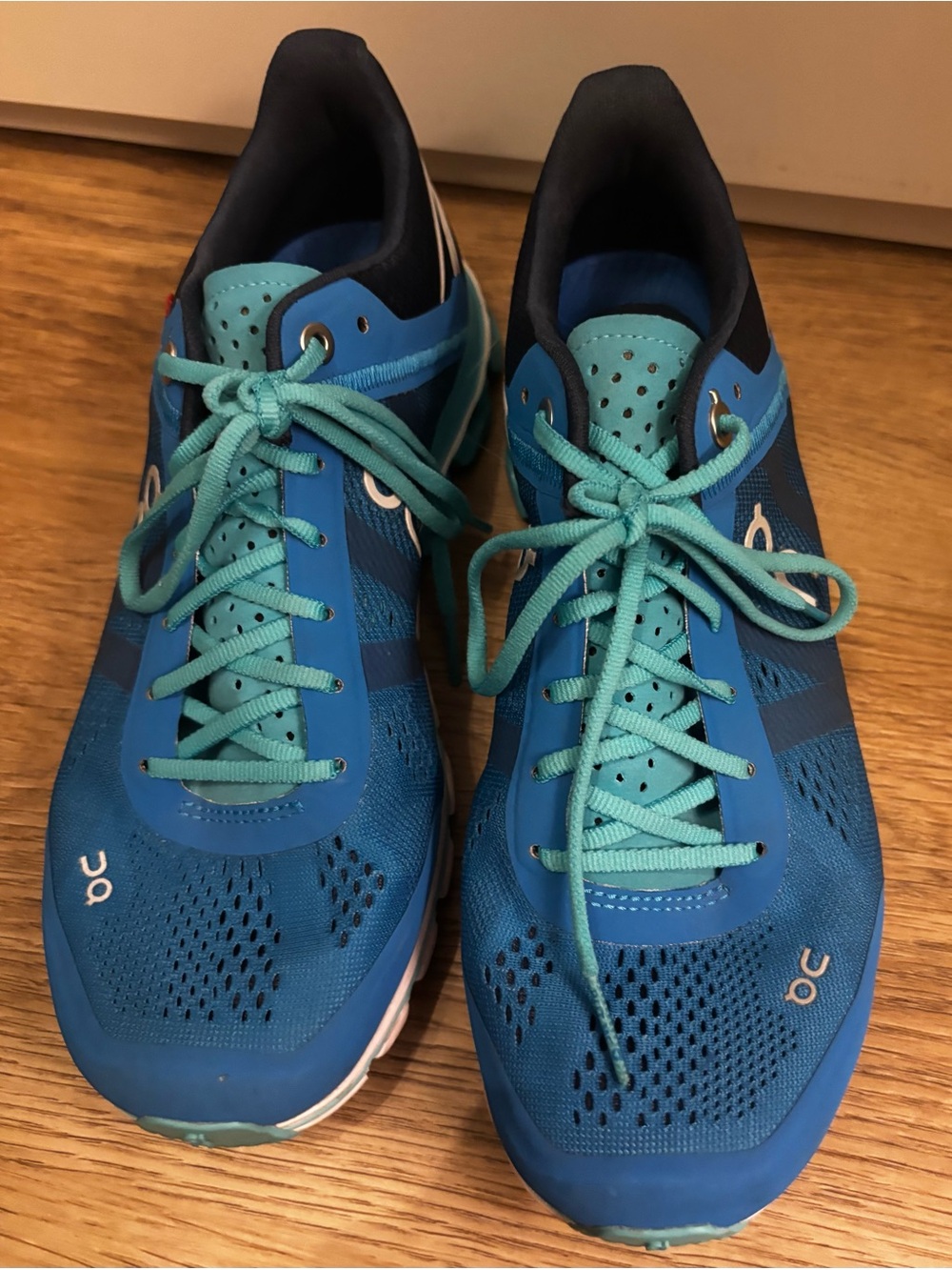 On Running  on cloud flow Women's Blue and Aqua Athletic Running Shoes size 6.5